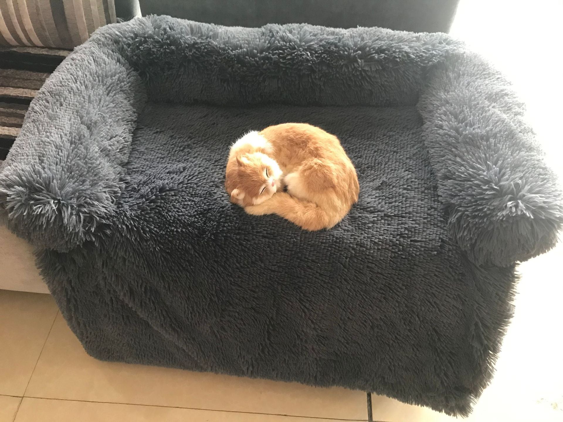 Premium Plush Washable Blanket for Pets - Removable Nest